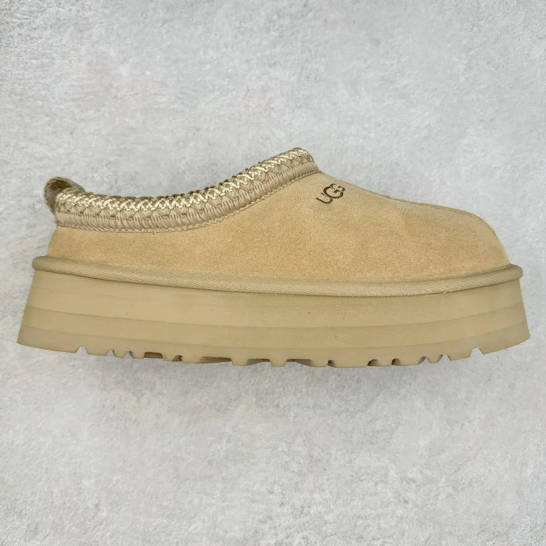 Pick up locally💰520 UGG 2553 ethnic style half-mug autumn and winter sheep fur integrated snow boots. All shoes are made from ZP. Longfeng A-grade Australian imported sheep fur integrated brand OEM production line. Fully follow the ZP process. OEM original pattern maker. Adhering to the principle of no original shoes and no development selection. Pay attention to every detail. The most authentic version on the market TREADLITE "Light Wing" technology outsole. Lightweight/durable/flexible/pile size: 35 36 37 38 39 40 Coding: by2936070